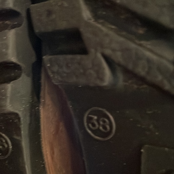 Very good condition authentic Burberry Boots - Picture 3 of 3